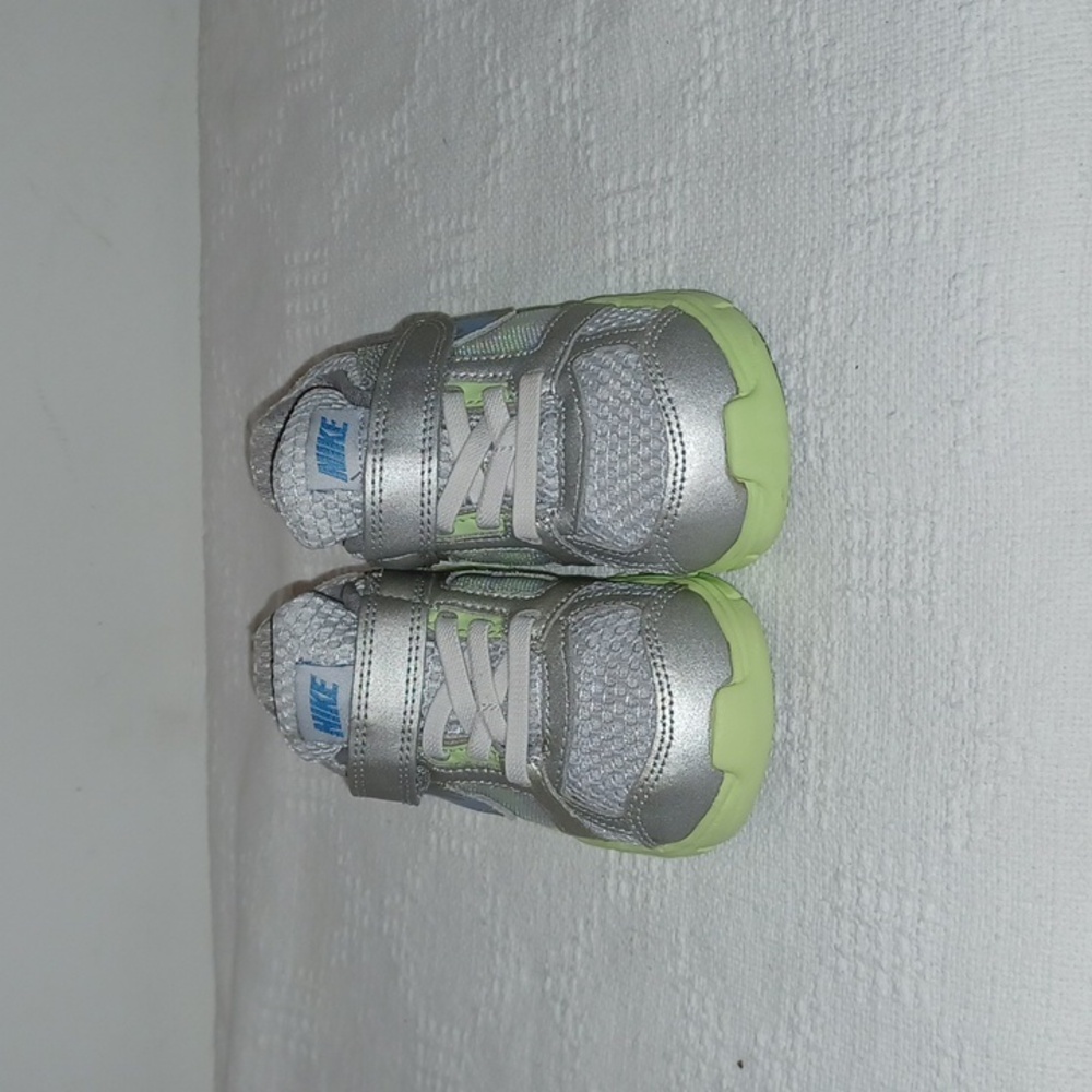 Nike baby us 7.5c Green and gray Sneakers
